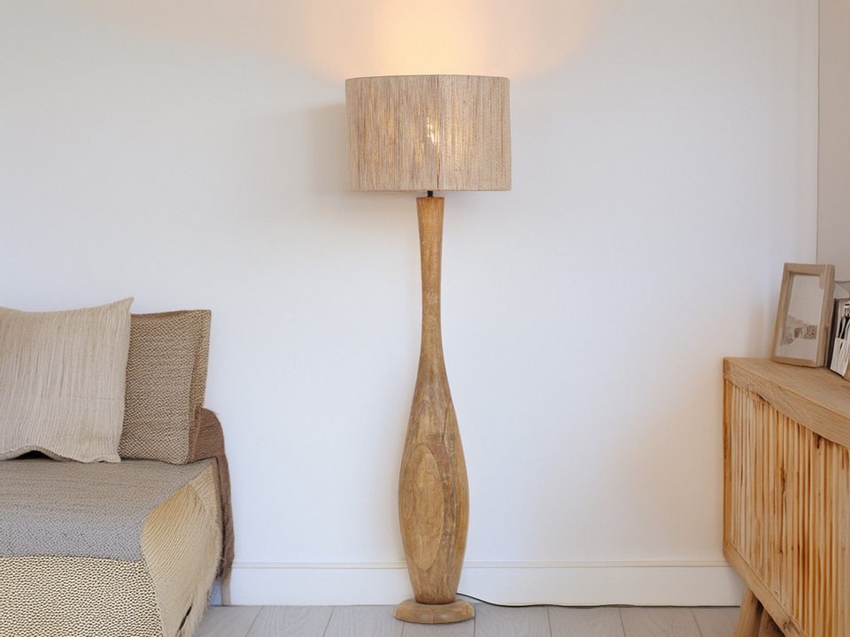 Japandi LED-Stehlampe aus Holz mit geflochtenem Schirm