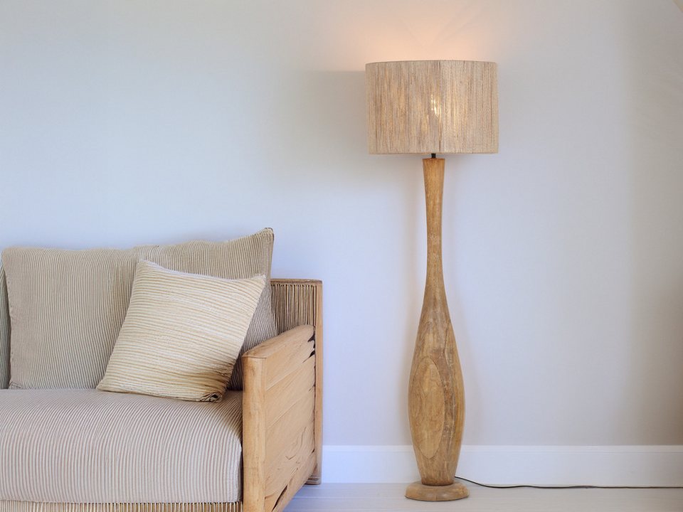 Japandi LED-Stehlampe aus Holz mit geflochtenem Schirm