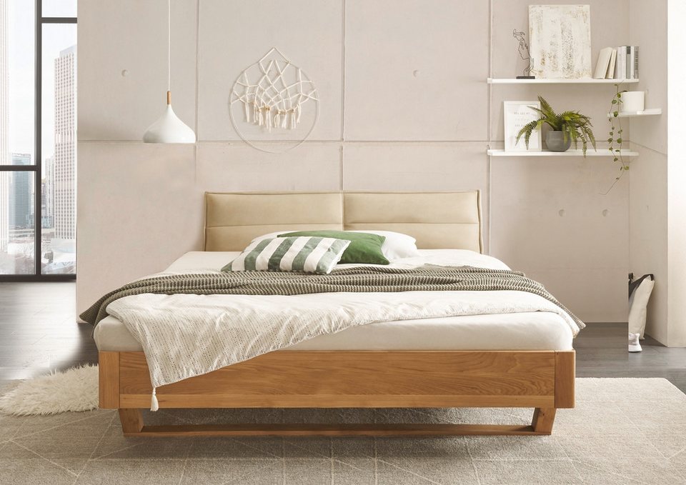 Japandi Bett mit schlichtem Holzdesign