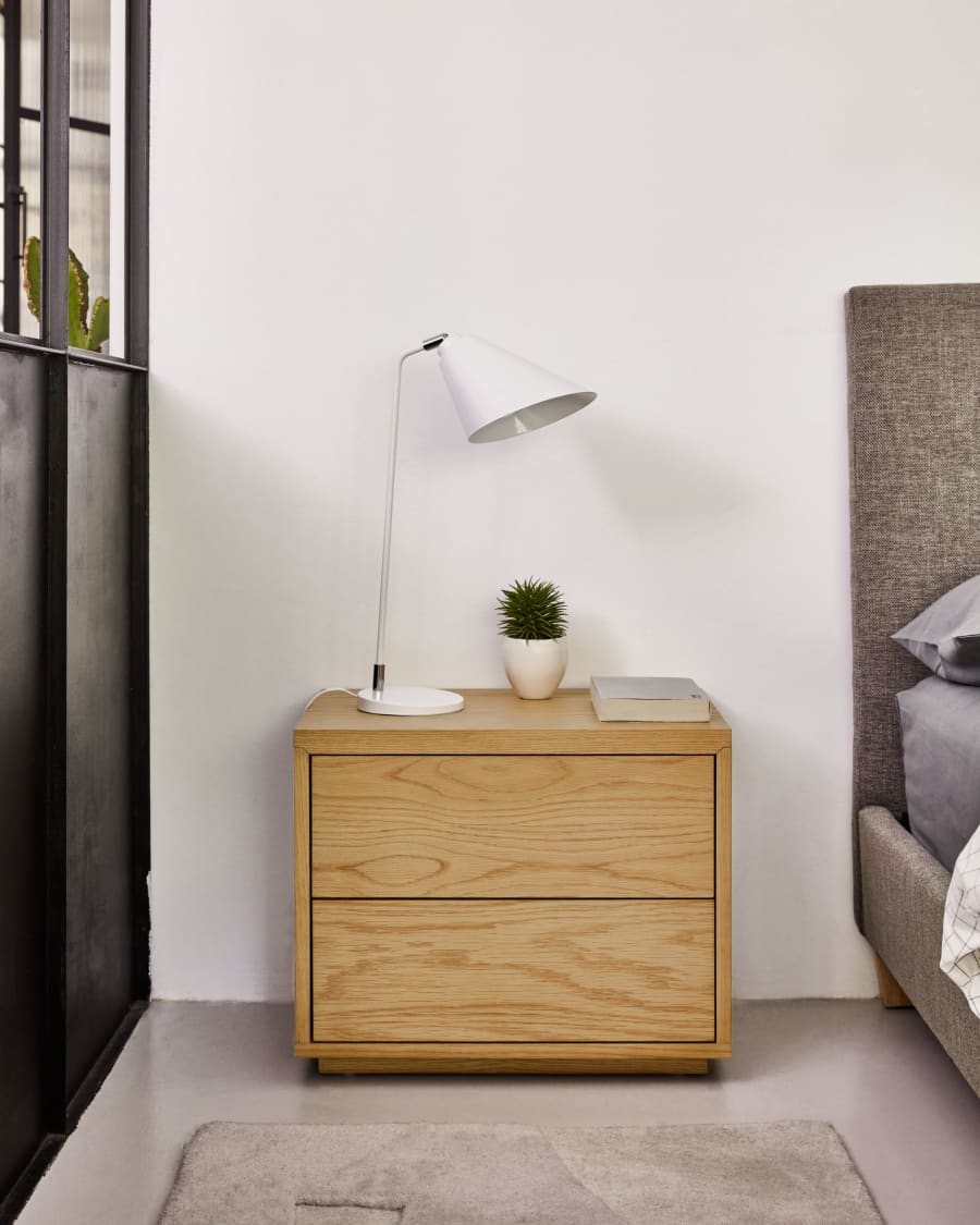Japandi Nachttisch aus hellem Holz