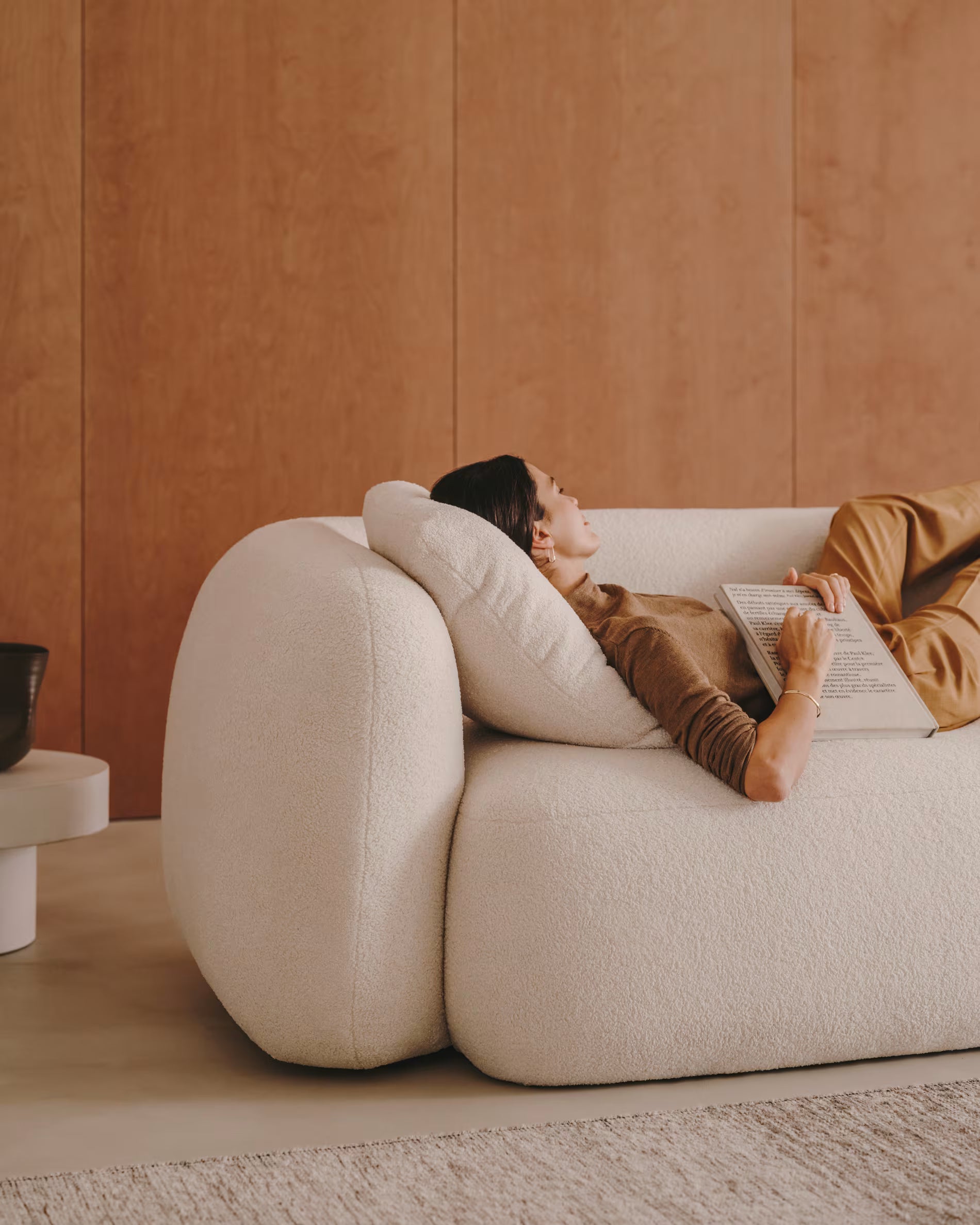 Sofa Japandi Ecru Lammfelloptik 3-Sitzer