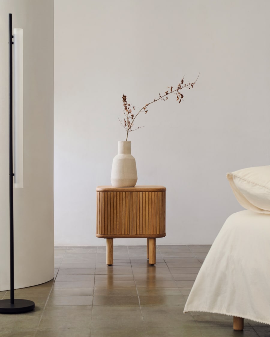 Japandi Nachttisch aus Holz