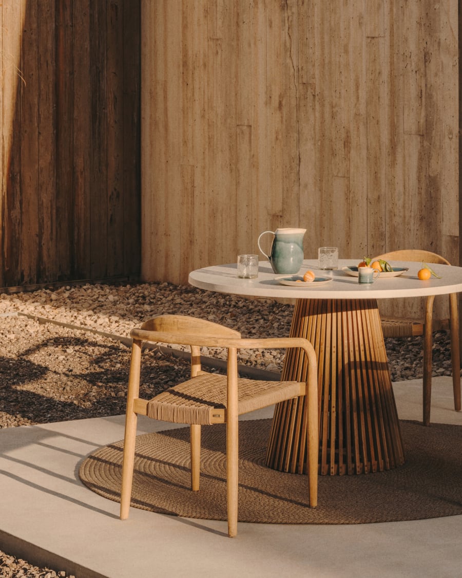 Japandi Stuhl aus Holz und Seil