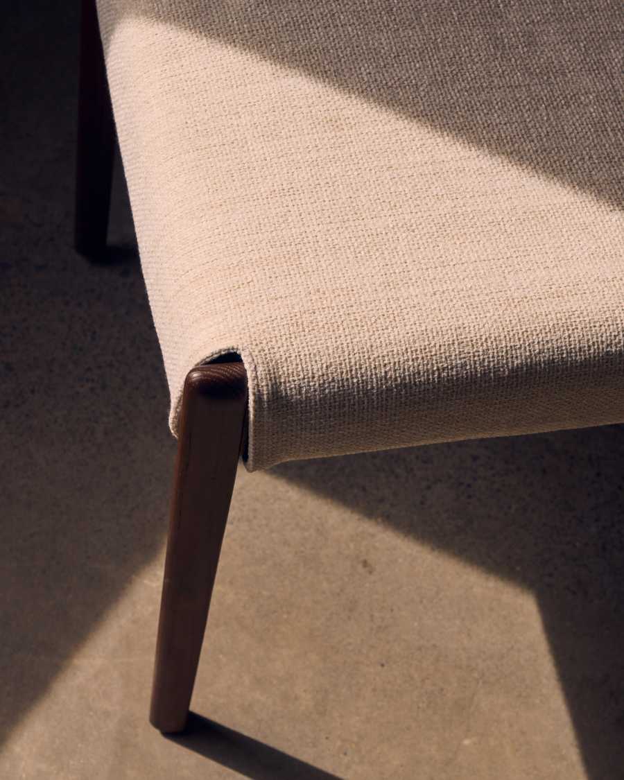 Japandi Stuhl aus Chenille-Stoff | Beige | Eichenholz & Nussbaum