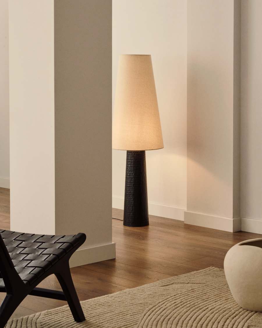 Japandi Stehlampe aus Metall in Schwarz