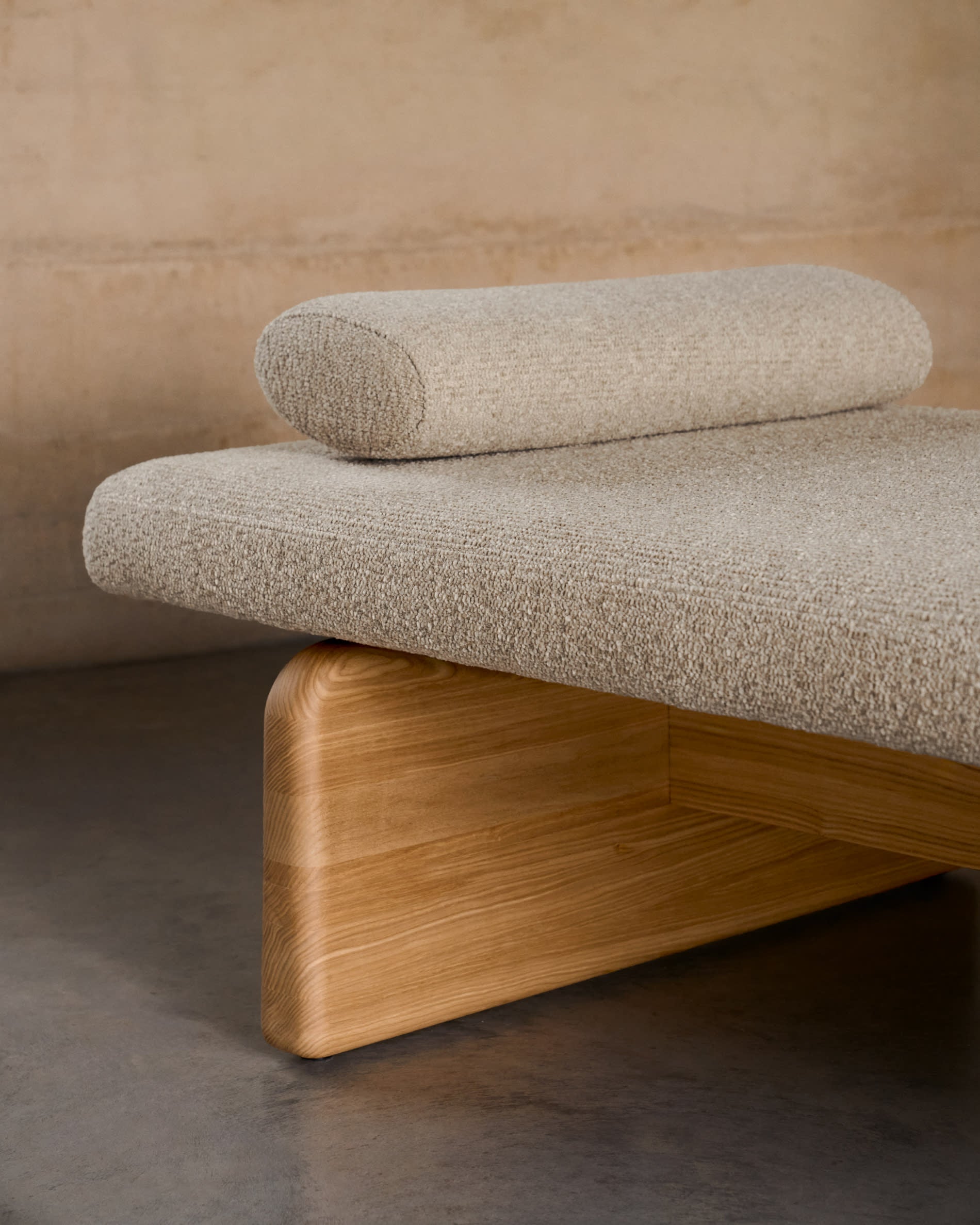 Tagesbett Japandi Beige Chenille Eschenholz Natur