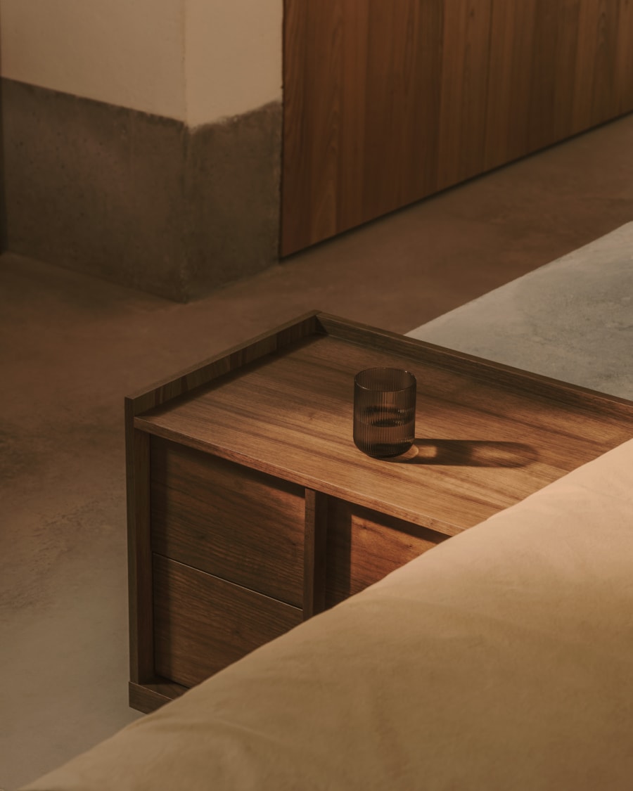 Japandi Nachttisch aus Dunklem Holz