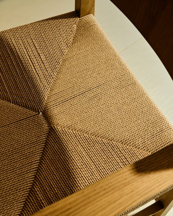 Japandi Stuhl aus Holz und Jute