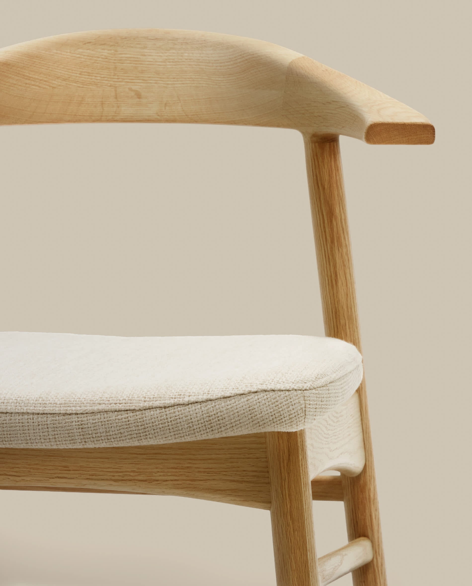 Japandi Stuhl Beige Chenille Eichenholz Natur