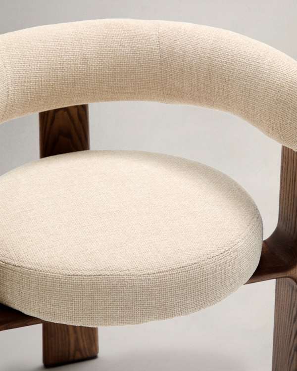 Beige Chenille Sessel im Japandi-Stil mit Walnuss-Finish