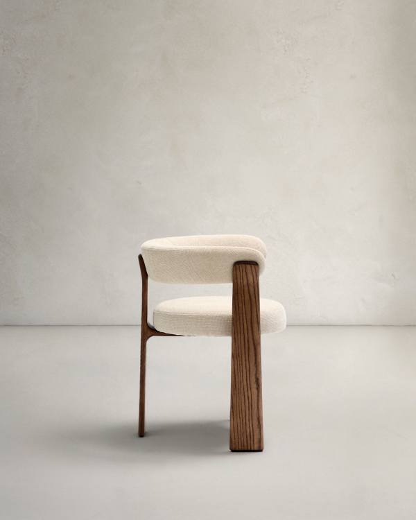 Beige Chenille Sessel im Japandi-Stil mit Walnuss-Finish