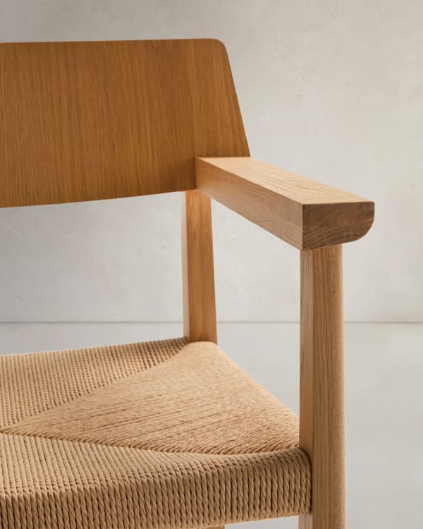 Japandi Stuhl aus Holz und Jute