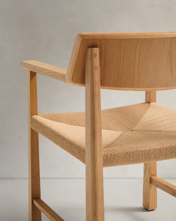 Japandi Stuhl aus Holz und Jute