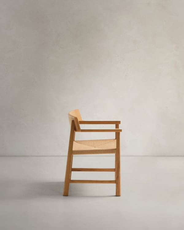 Japandi Stuhl aus Holz und Jute