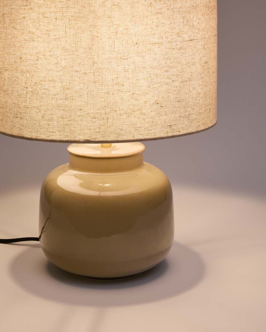 Japandi Tischlampe aus Keramik mit Leinenschirm in Grün und Beige