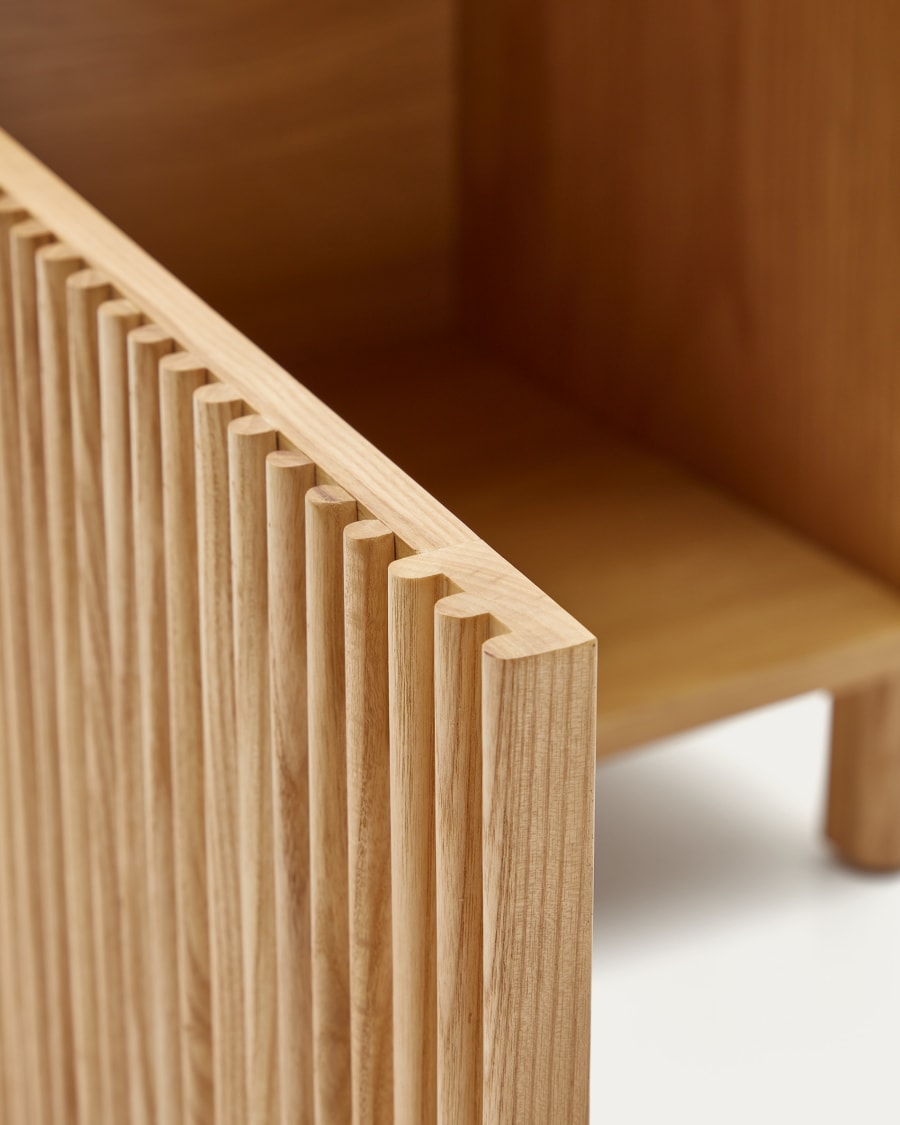 Japandi Nachttisch aus hellem Holz