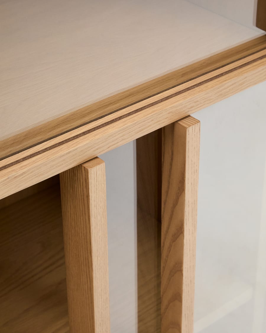 Japandi Vitrine aus Holz und Glas