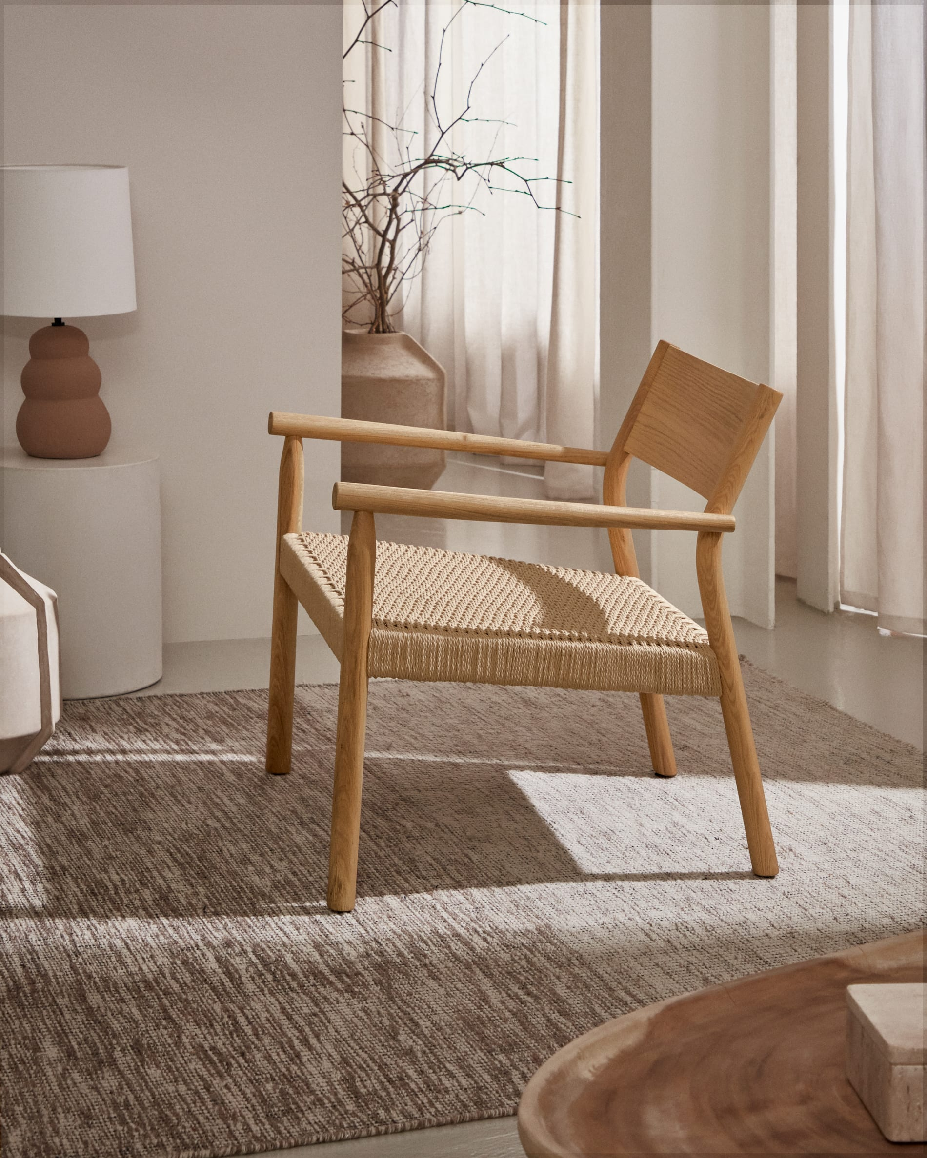 Japandi Sessel aus Holz und Seil