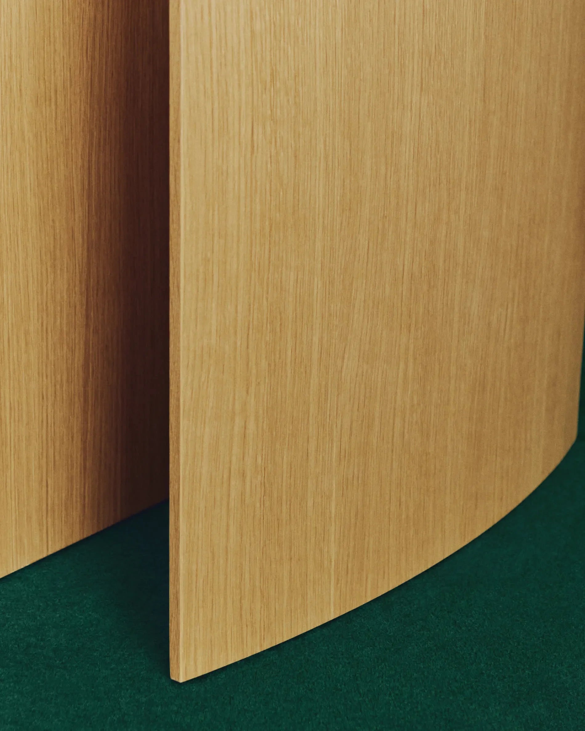 Japandi Schreibtisch aus hellem Holz