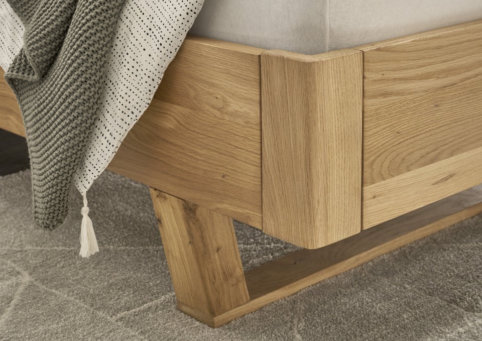 Japandi Bett mit schlichtem Holzdesign