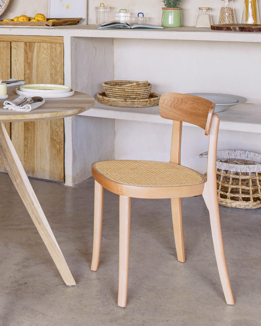 Japandi Stuhl aus Holz und Rattan