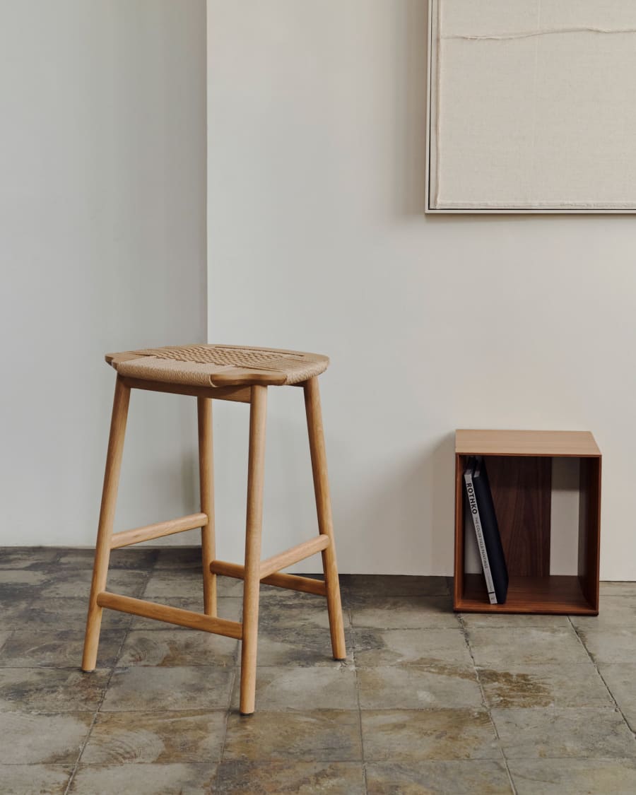 Japandi Hocker mit Geflecht