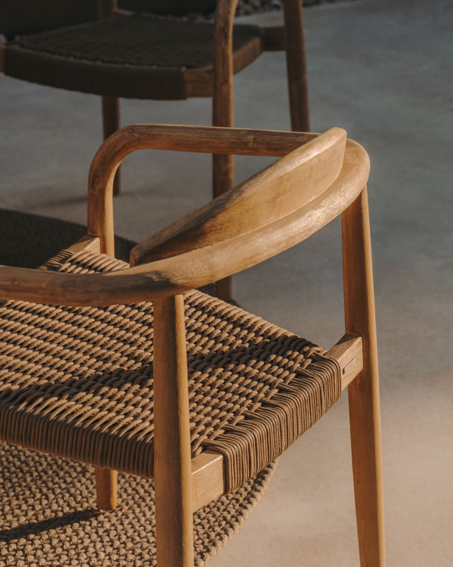 Japandi Stuhl aus Holz und Seil