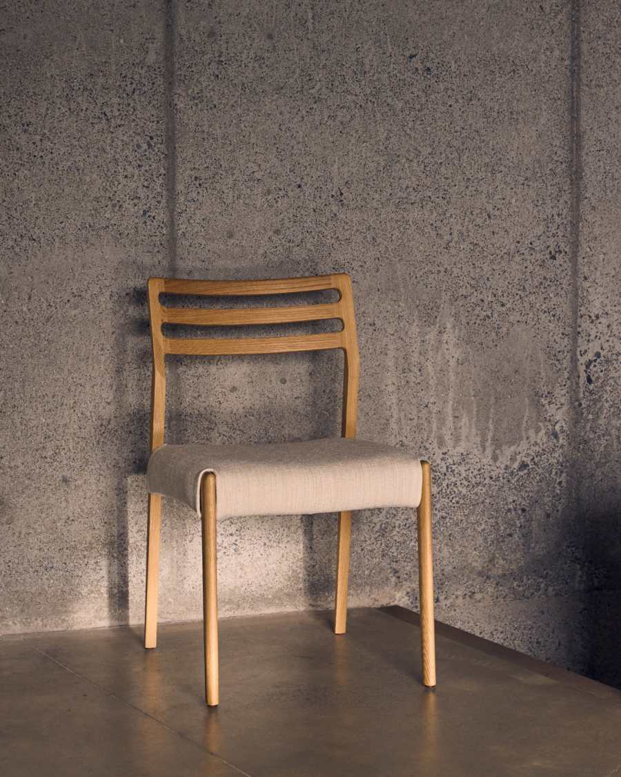 Japandi Stuhl Beige Chenille Eichenholz Natur