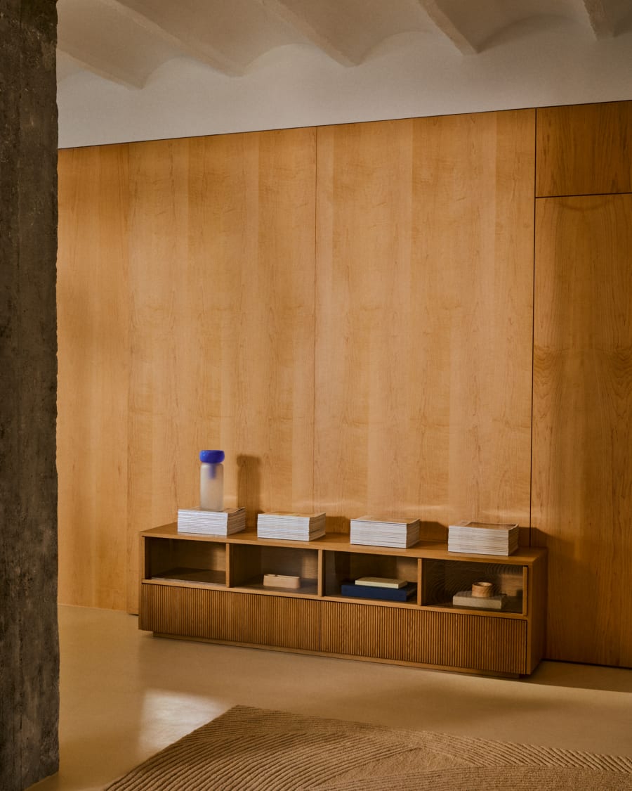 Japandi TV-Lowboard aus Holz und Glas