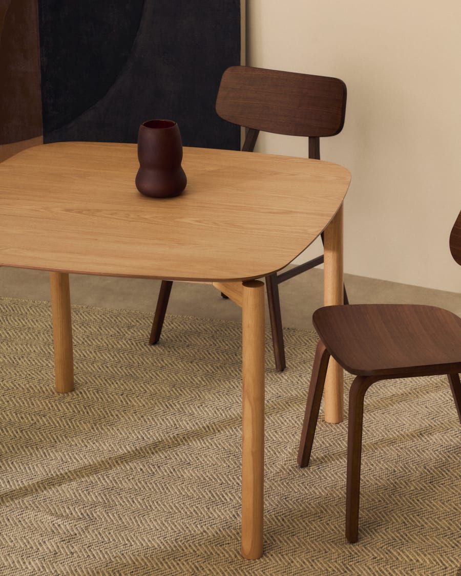 Kleiner quadratischer Japandi Beistelltisch