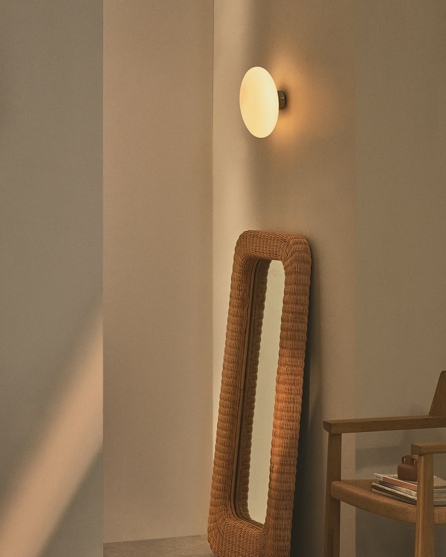 Japandi Wandlampe aus Rauchglas