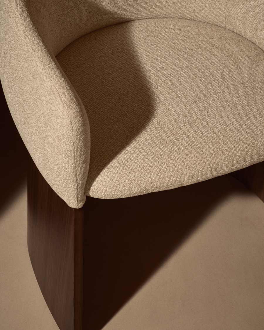 Japandi Stuhl Beige Chenille Nussbaumfurnier