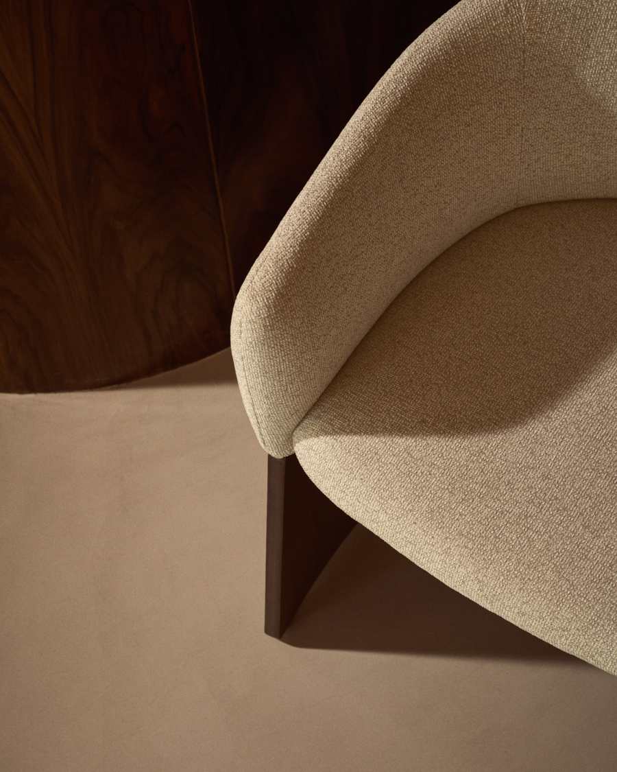 Japandi Stuhl Beige Chenille Nussbaumfurnier