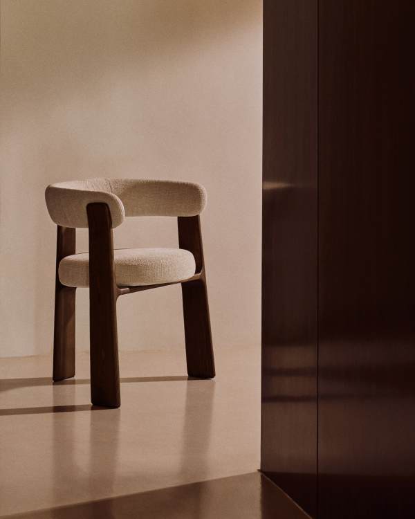 Beige Chenille Sessel im Japandi-Stil mit Walnuss-Finish