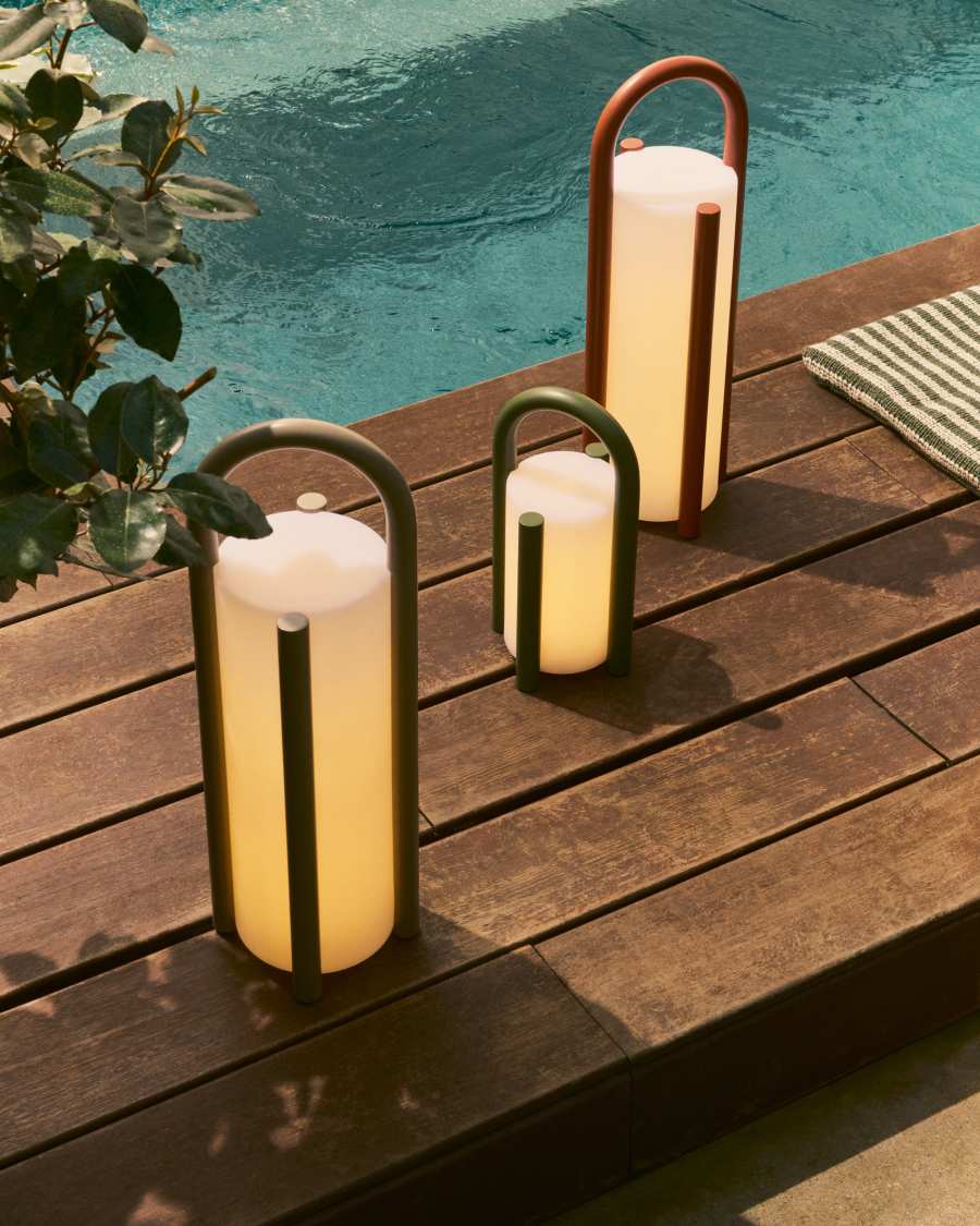 Japandi Tischlampe aus Polyethylen in Taupe – Groß & Tragbar