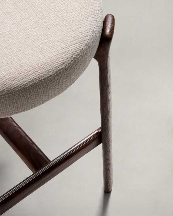 Japandi Hocker aus Walnussholz in Beige Chenille