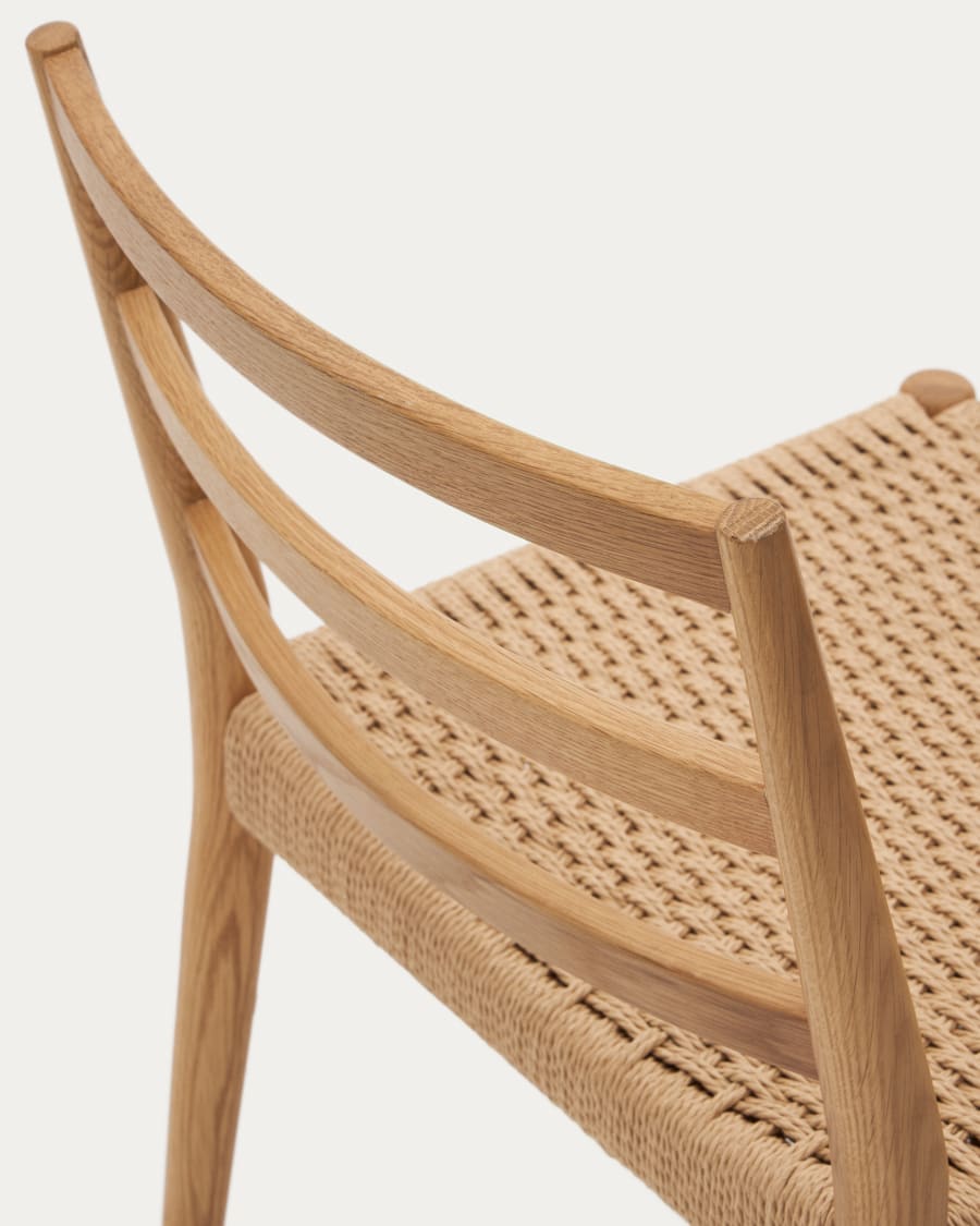 Japandi Stuhl aus Holz und Seil