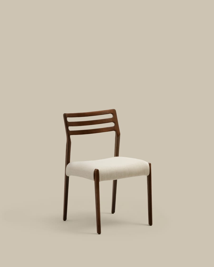 Japandi Stuhl aus Chenille-Stoff | Beige | Eichenholz & Nussbaum