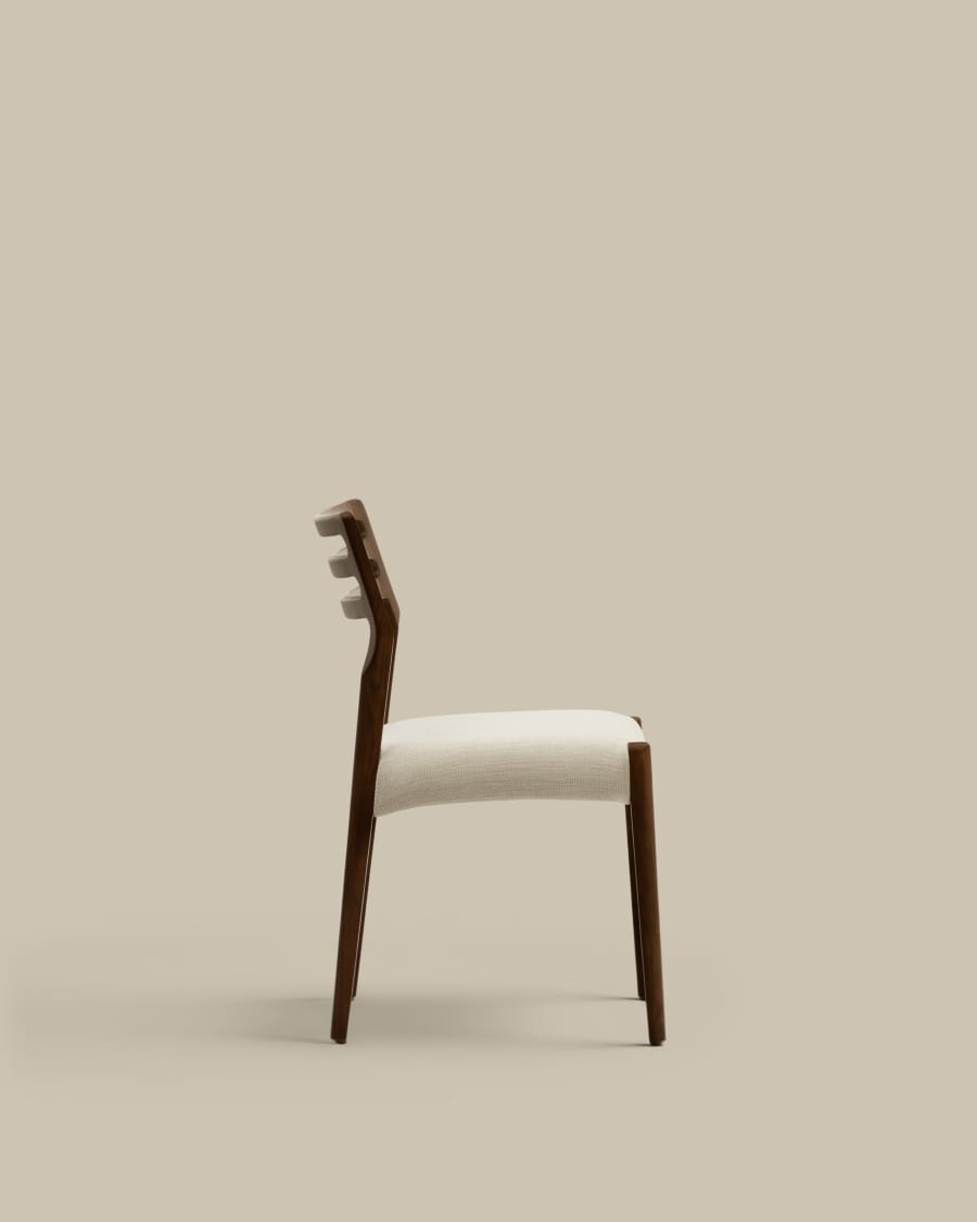 Japandi Stuhl aus Chenille-Stoff | Beige | Eichenholz & Nussbaum