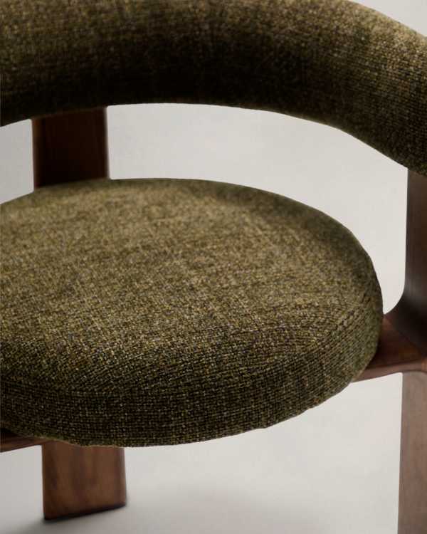Grüner Chenille Sessel im Japandi-Stil mit Walnuss-Finish