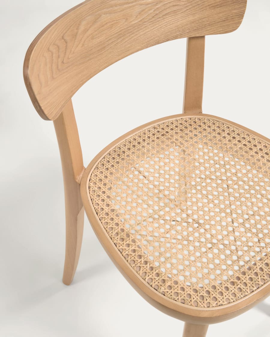 Japandi Stuhl aus Holz und Rattan