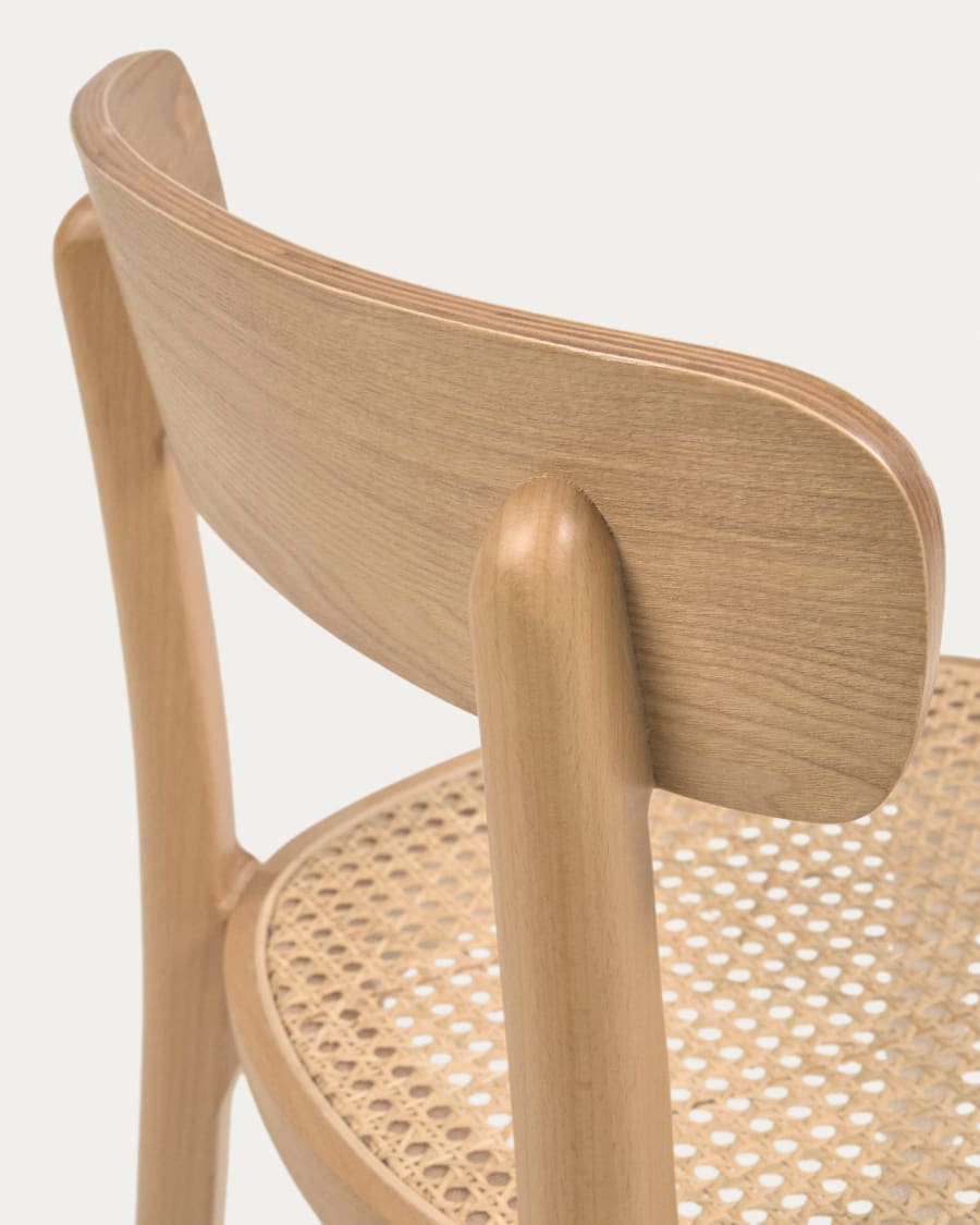 Japandi Stuhl aus Holz und Rattan