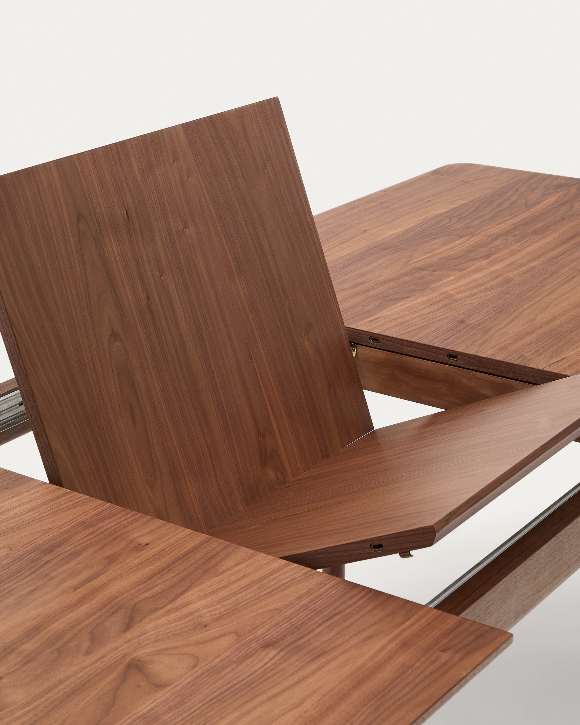 Ausziehtisch Japandi Nussbaum 200–260 cm