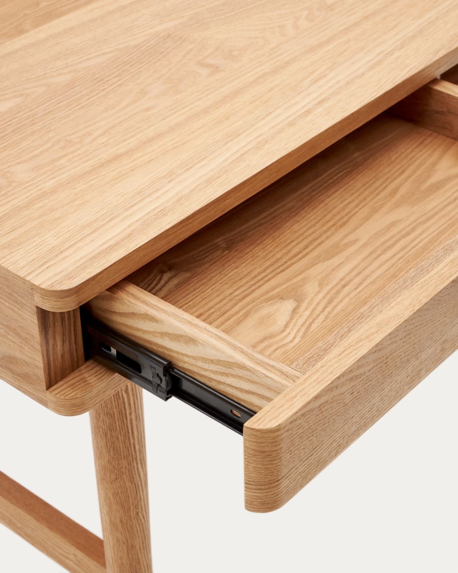 Japandi Schreibtisch aus Holz und Rattan