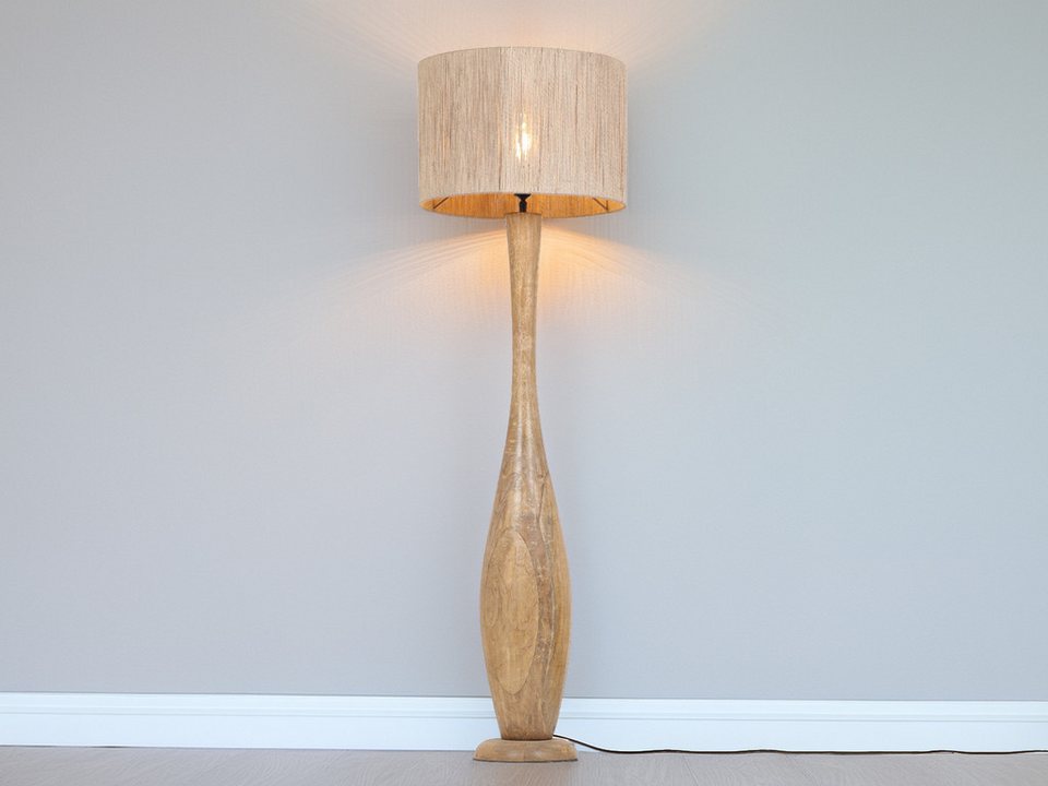 Japandi LED-Stehlampe aus Holz mit geflochtenem Schirm