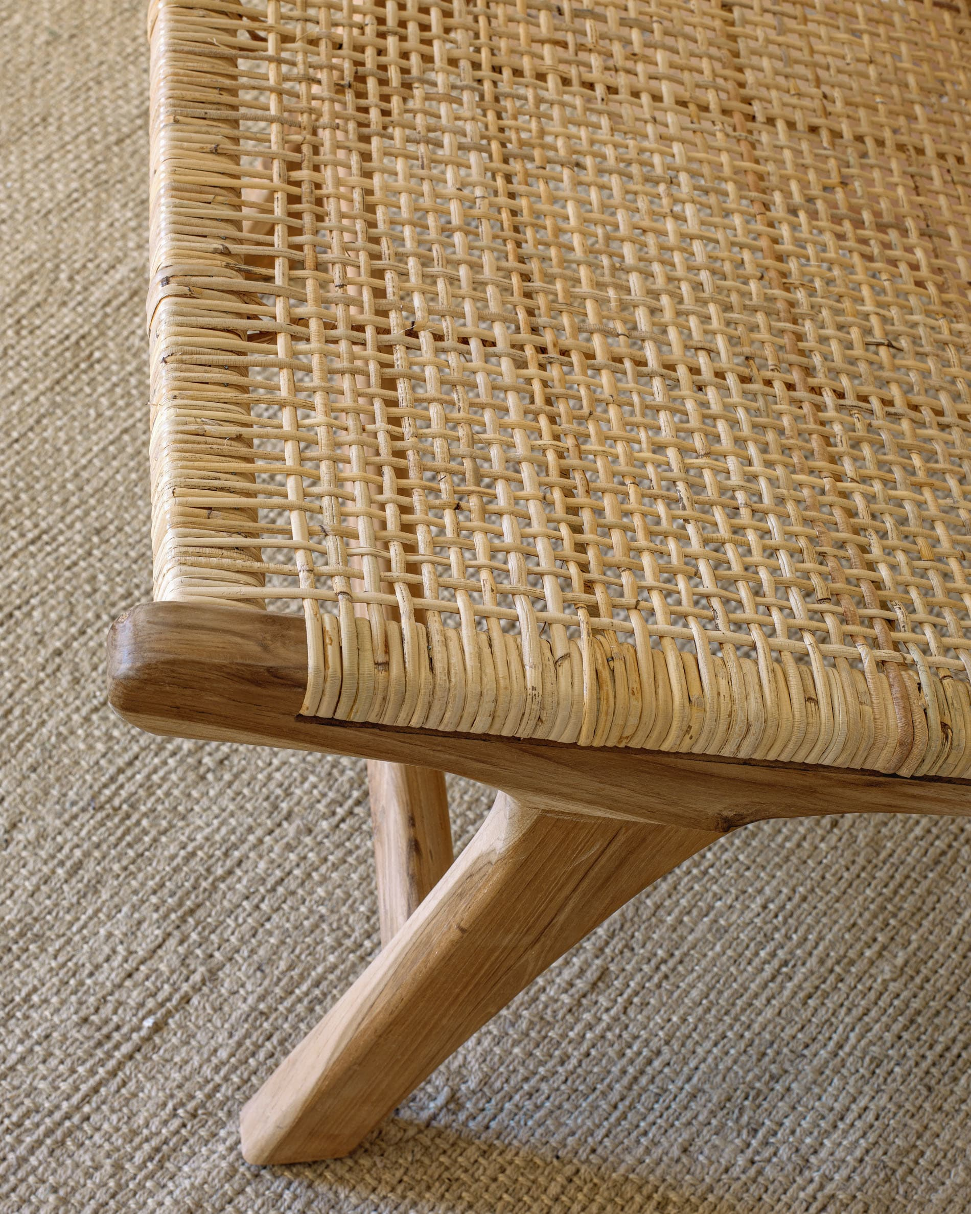 Japandi Sessel aus Holz und Rattan