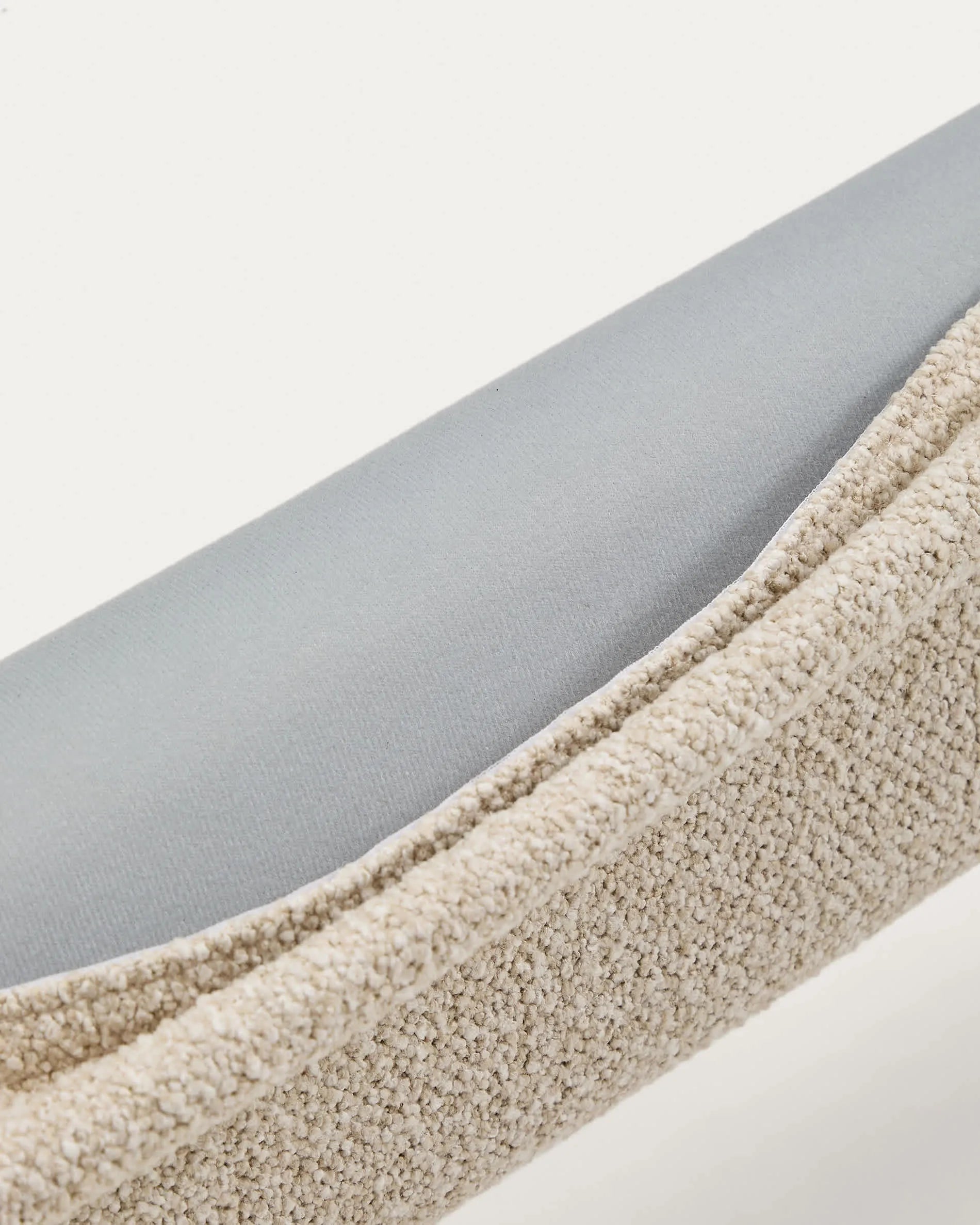 Ecru Bouclé Japandi Bett mit hellen Holzbeinen 180x200cm