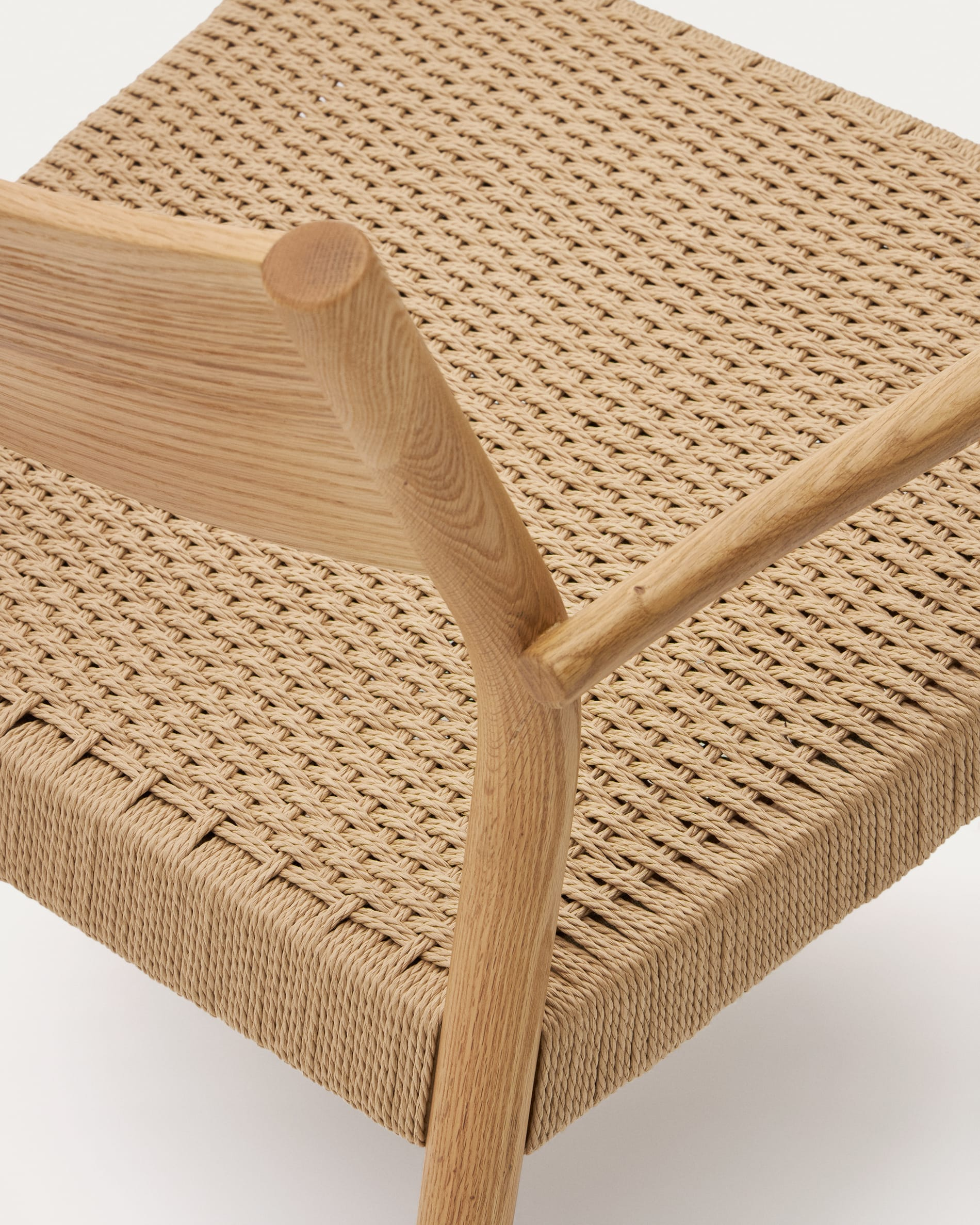 Japandi Sessel aus Holz und Seil