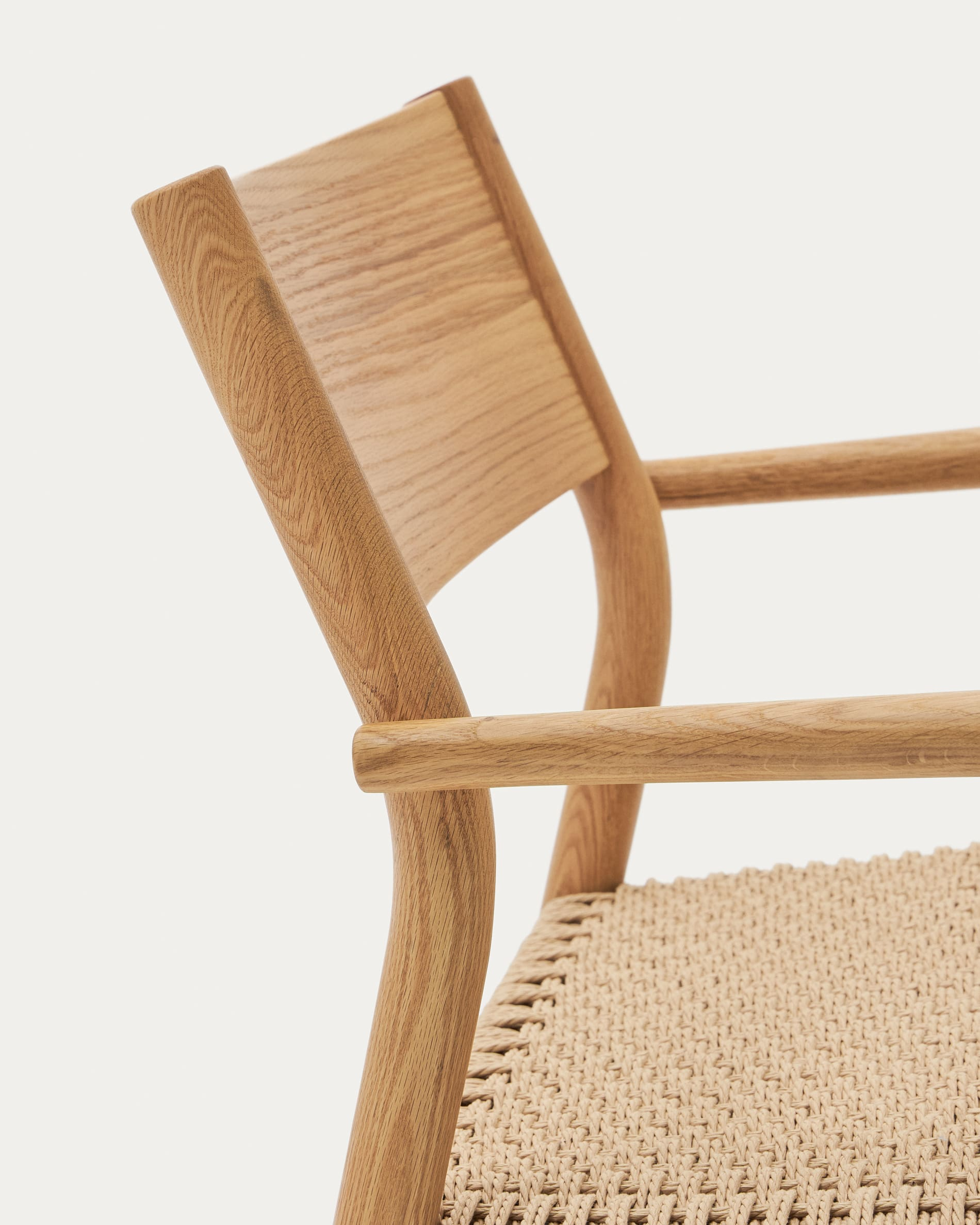 Japandi Sessel aus Holz und Seil