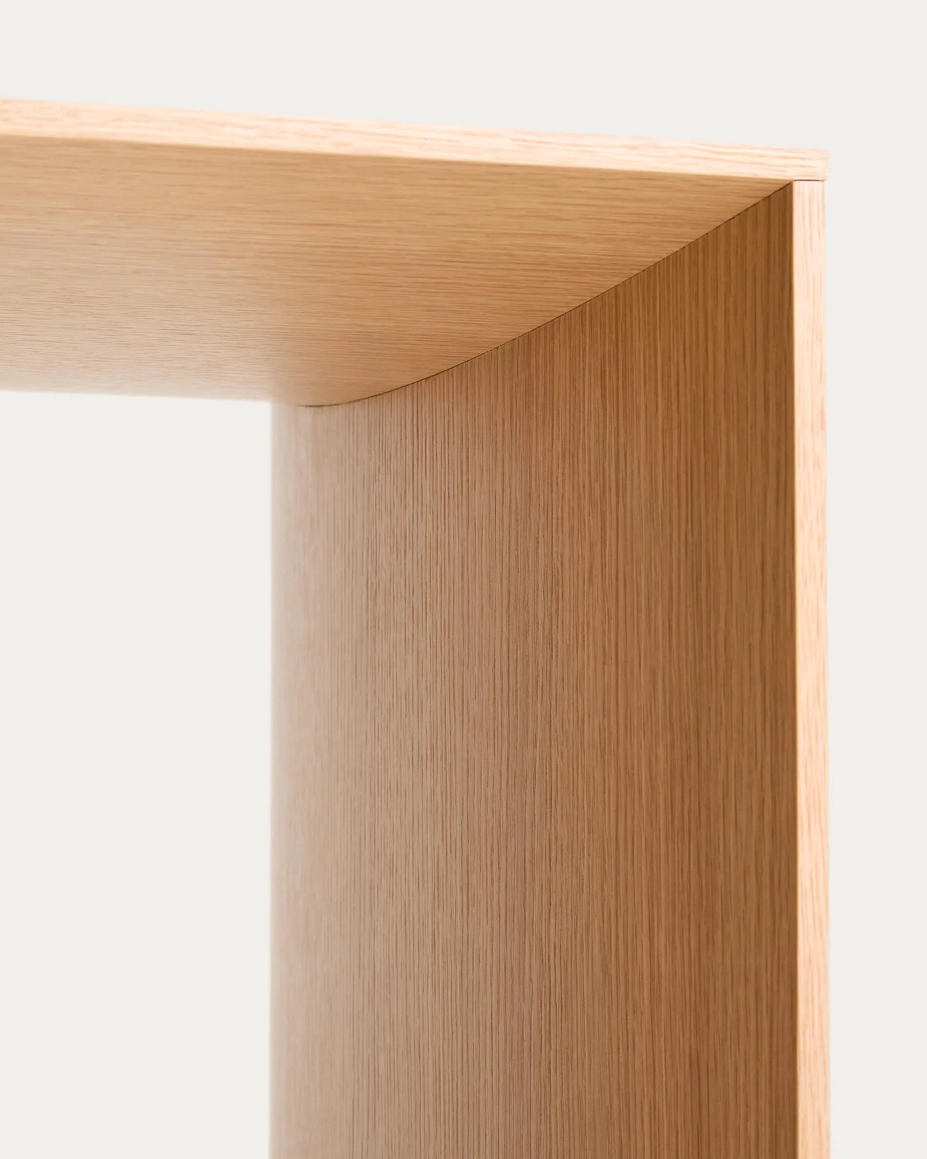 Japandi Schreibtisch aus hellem Holz